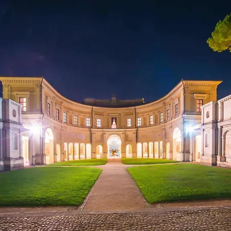 Flat Six Apartment *