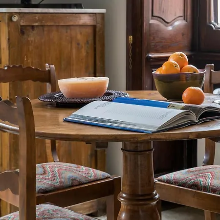 Flat Six Apartment *