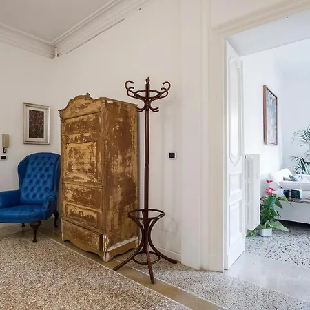 Flat Six Apartment